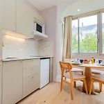 Stylish 1-bedroom With Air Conditioning In 17th *