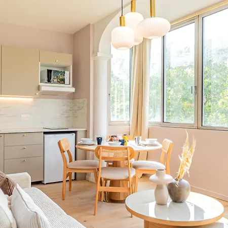 Stylish 1-bedroom With Air Conditioning In 17th * Paříž