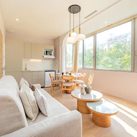 Stylish 1-bedroom With Air Conditioning In 17th * Paříž