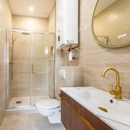 Stylish 1-bedroom With Air Conditioning In 17th Apartmán *