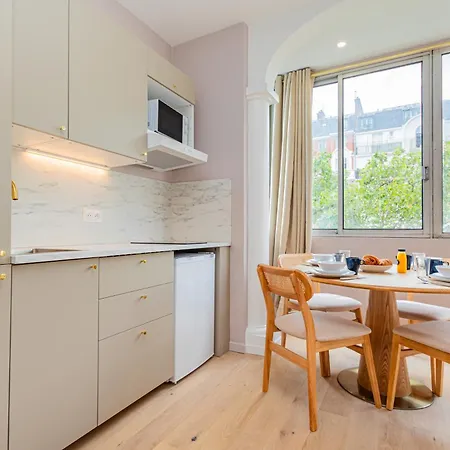 Stylish 1-bedroom With Air Conditioning In 17th *