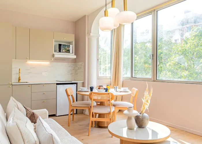 Stylish 1-bedroom With Air Conditioning In 17th * Paříž