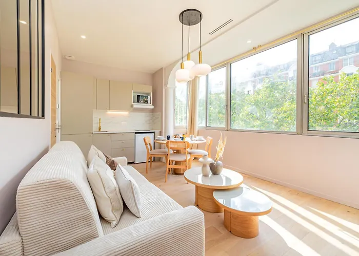 Stylish 1-bedroom With Air Conditioning In 17th * Paříž