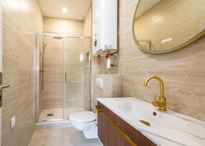 Stylish 1-bedroom With Air Conditioning In 17th Apartmán *