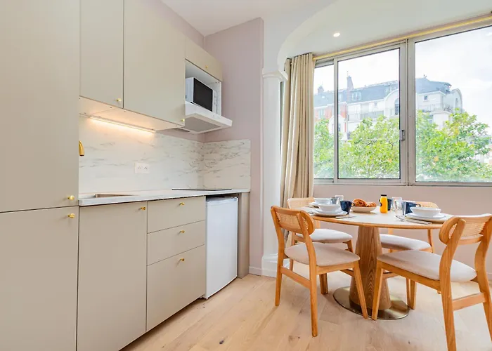 Stylish 1-bedroom With Air Conditioning In 17th *