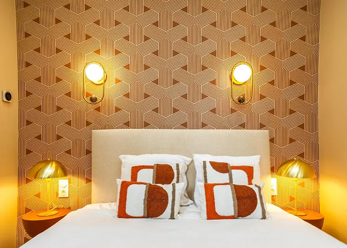 Stylish 1-bedroom With Air Conditioning In 17th Paříž